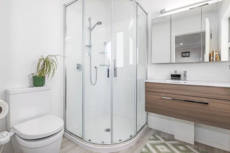 Photo of property in 34 Bluff Road, Kenepuru, Porirua, 5022