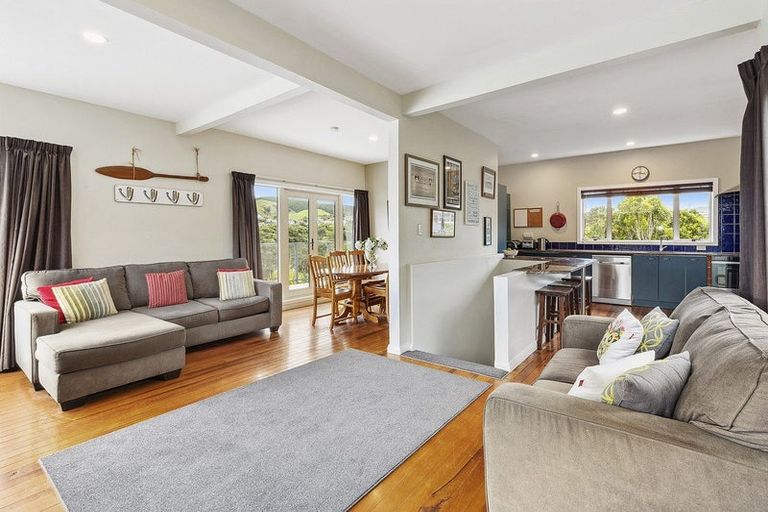 Photo of property in 32 Rawhiti Road, Pukerua Bay, 5026