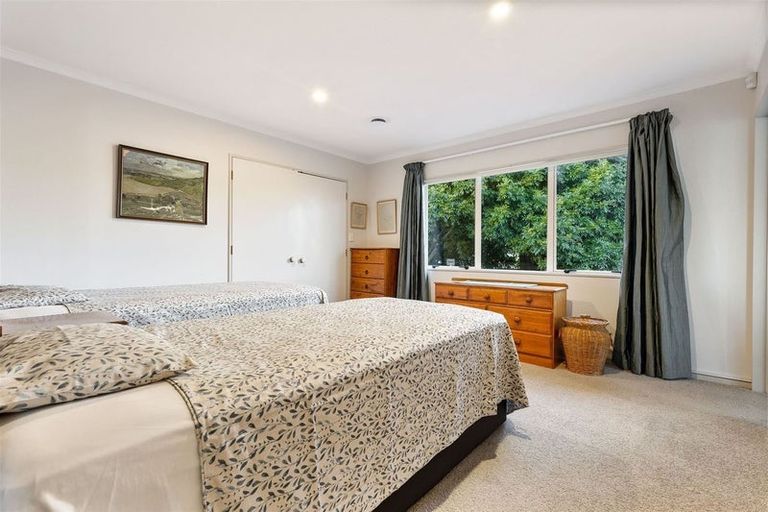Photo of property in 13 Bridgehead Cove, West Harbour, Auckland, 0618