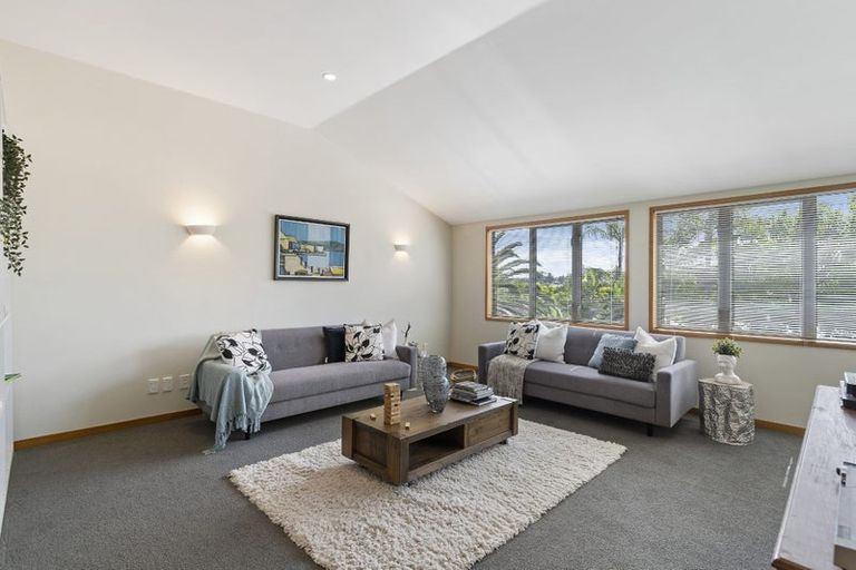 Photo of property in 98 Aberdeen Road, Campbells Bay, Auckland, 0620