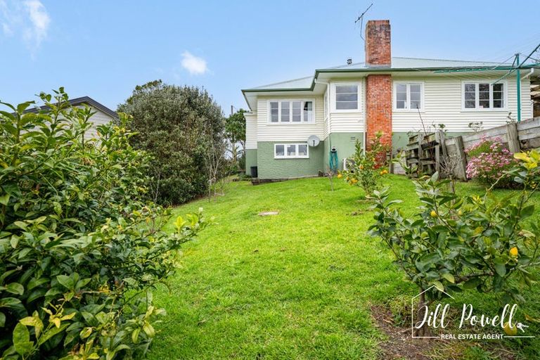 Photo of property in 13 View Street, Maungaturoto, 0520