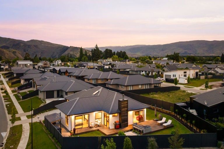 Photo of property in 16 Travertine Street, Cromwell, 9310