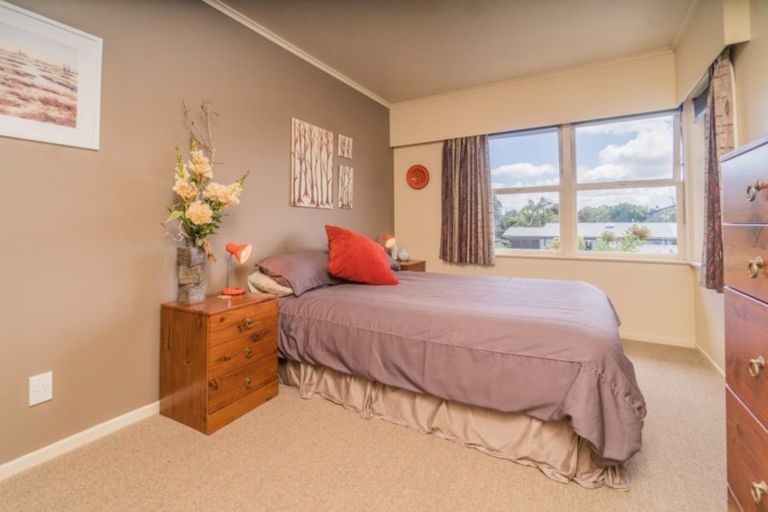 Photo of property in 16 Kiwi Esplanade, Mangere Bridge, Auckland, 2022