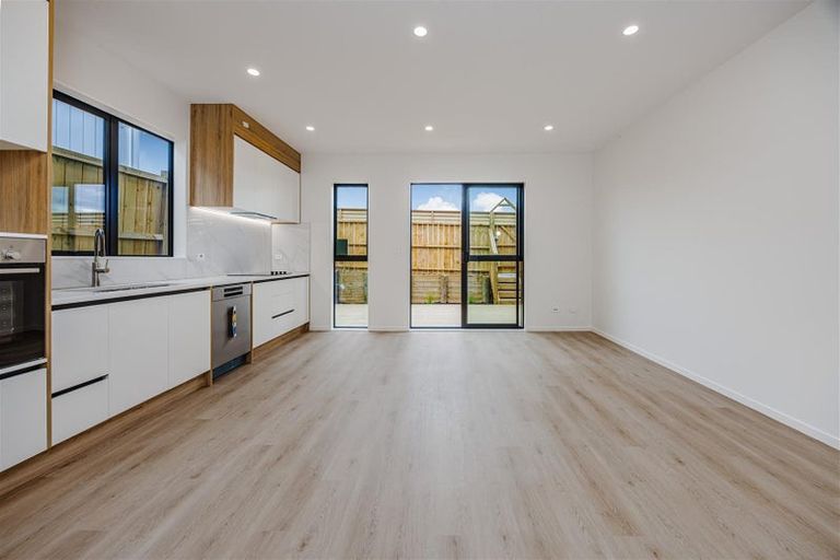 Photo of property in 16 Ihi Place, Karaka, 2578