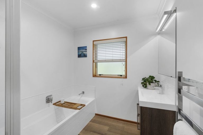 Photo of property in 15 Wardour Mews, Avonhead, Christchurch, 8042