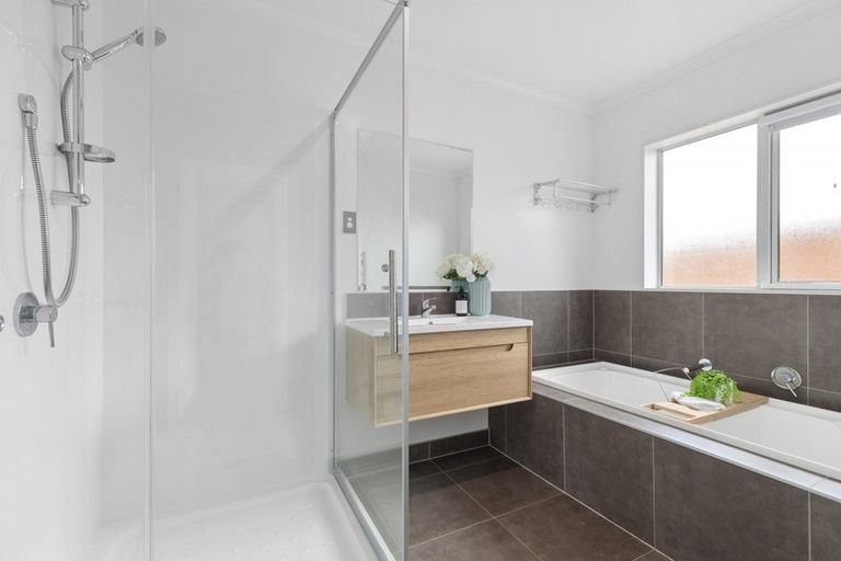 Photo of property in 18 Piwakawaka Court, Rototuna North, Hamilton, 3210