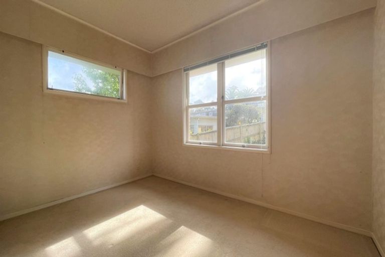 Photo of property in 12 Grenada Avenue, Forrest Hill, Auckland, 0620