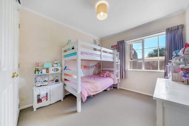 Photo of property in 2/13 Clevedon Road, Papakura, 2110