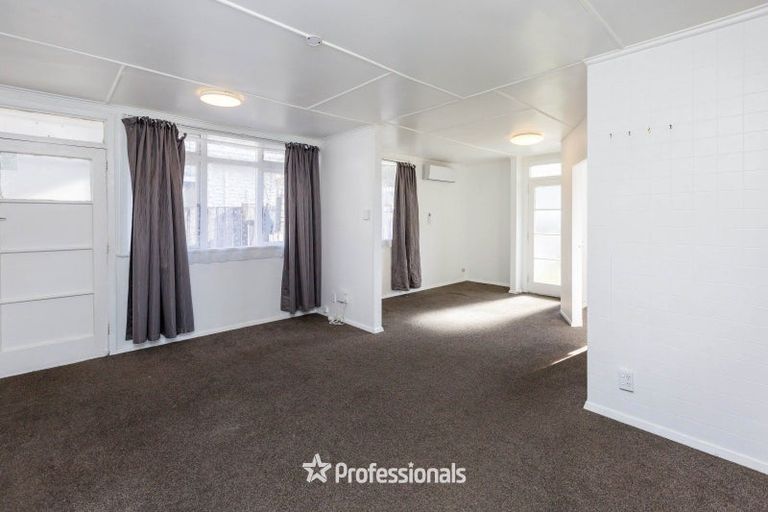 Photo of property in 35 Hanson Grove, Stokes Valley, Lower Hutt, 5019