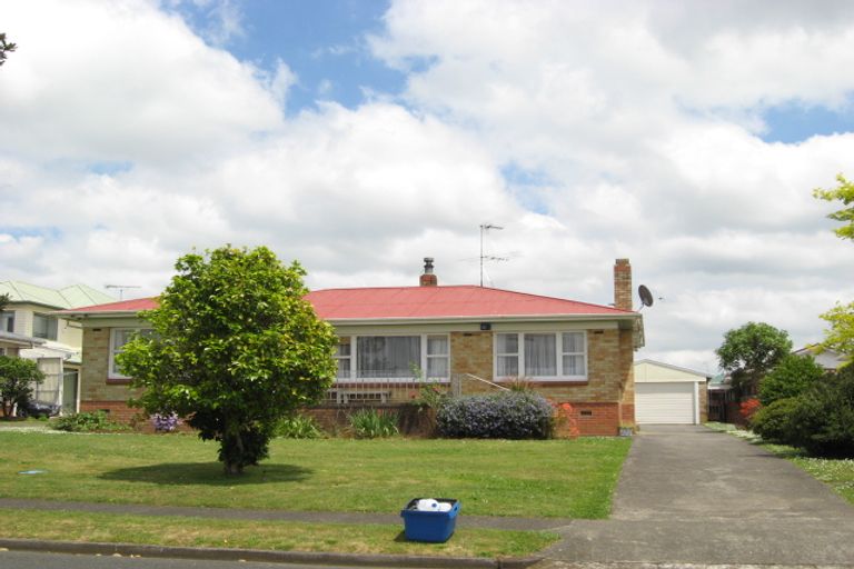 Photo of property in 71 Wellington Street, Pukekohe, 2120