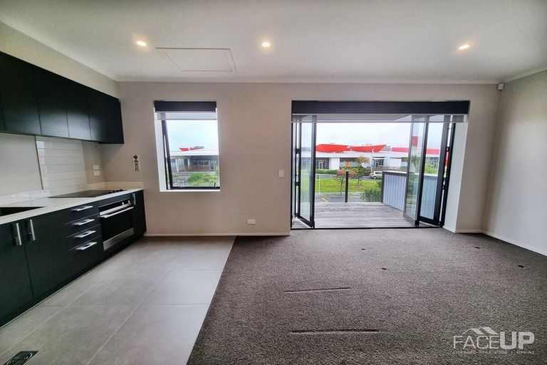 Photo of property in 4/17 Uku Lane, Hobsonville, Auckland, 0616