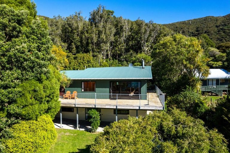 Photo of property in 3900 Kenepuru Road, Black Rock, Picton, 7282