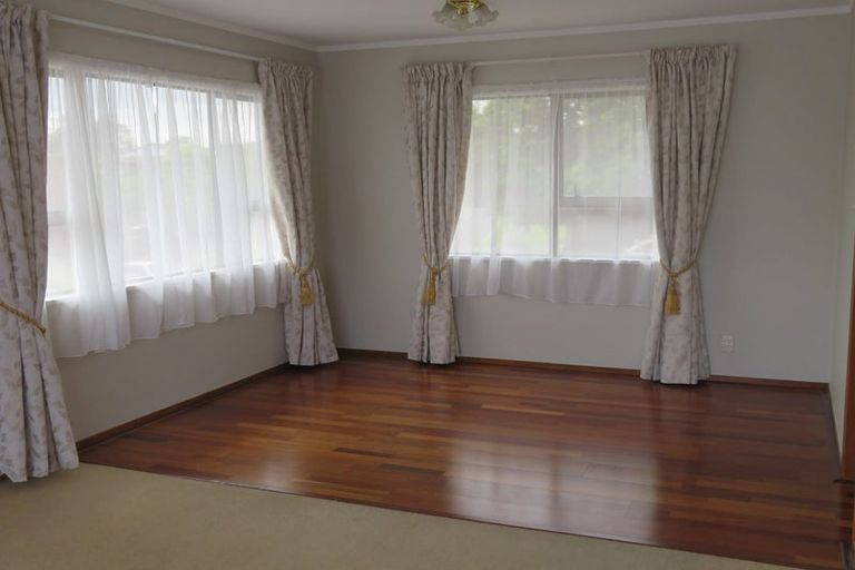 Photo of property in 10 Lexington Drive, Botany Downs, Auckland, 2010