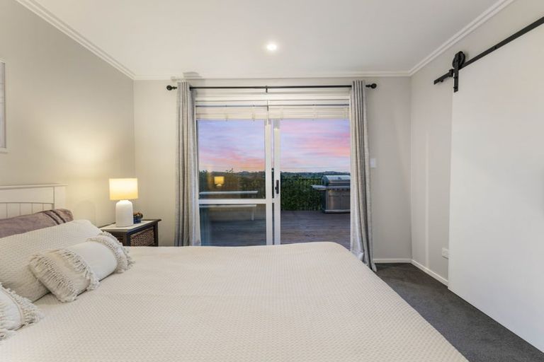 Photo of property in 10 Grenache Way, Kumeu, 0810