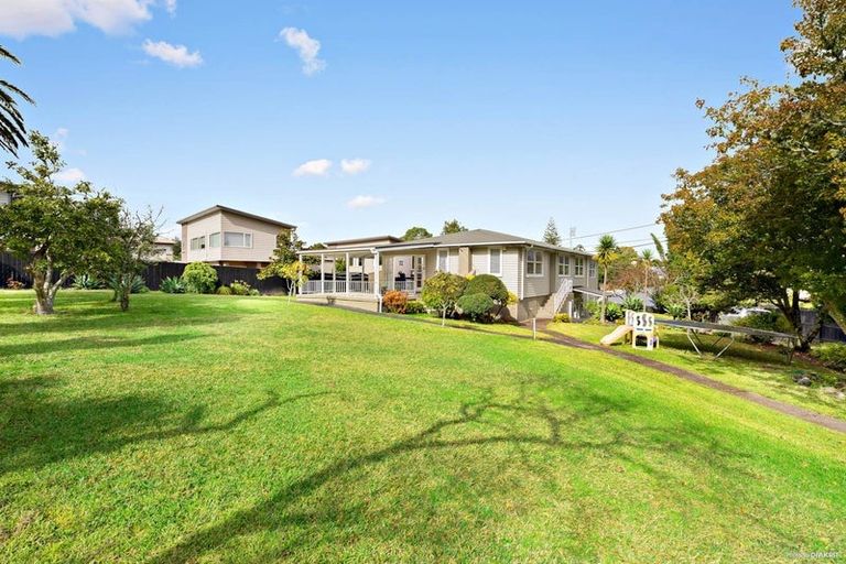 Photo of property in 19 Awaroa Road, Sunnyvale, Auckland, 0612