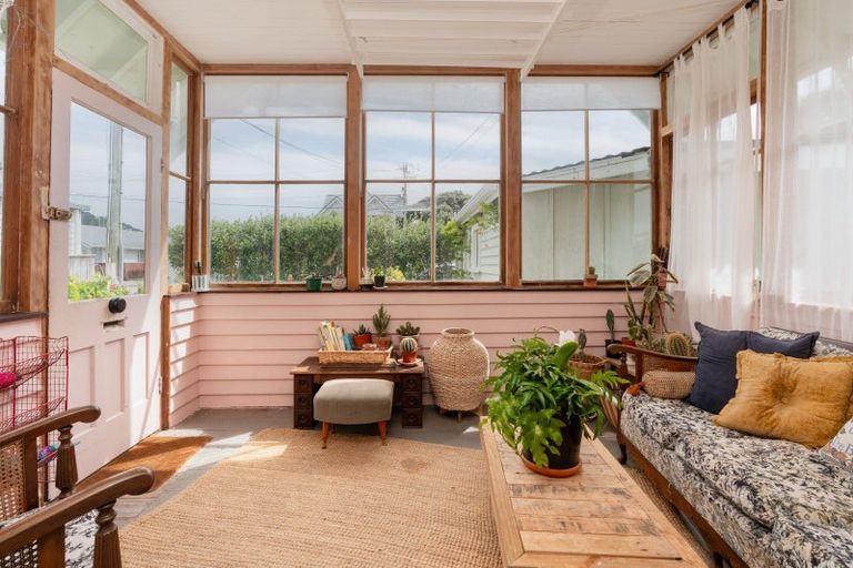 Photo of property in 40 Apu Crescent, Lyall Bay, Wellington, 6022