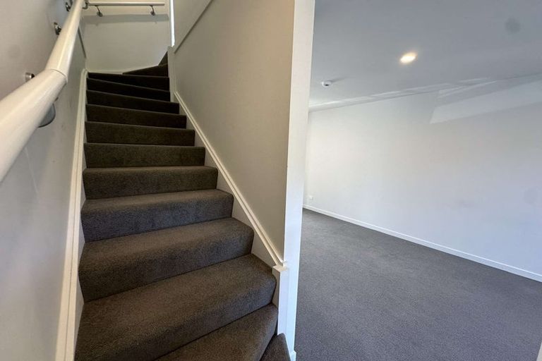 Photo of property in 56 Ara Paiwhenua, Tawa, Wellington, 5028