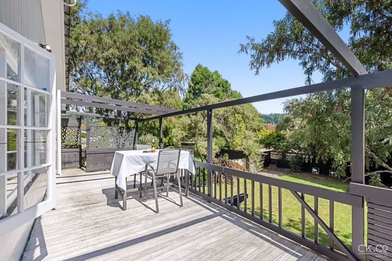 Photo of property in 10 Dowling Grove, Silverstream, Upper Hutt, 5019