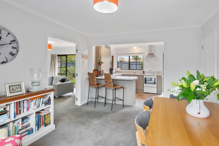 Photo of property in 2/84 Memorial Avenue, Ilam, Christchurch, 8053