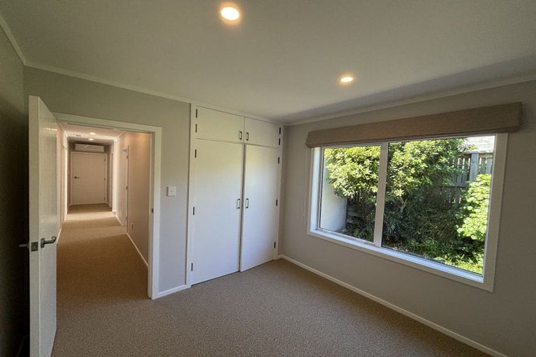 Photo of property in 42 Versailles Street, Karori, Wellington, 6012