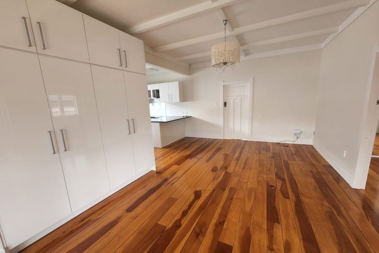 Photo of property in 8 Formby Avenue, Point Chevalier, Auckland, 1022