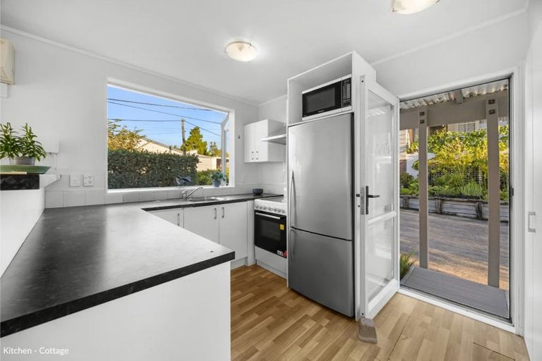 Photo of property in 14 Sherwood Avenue, Te Atatu South, Auckland, 0610