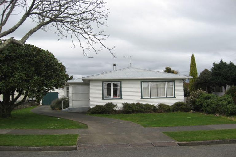 Photo of property in 92a Weraroa Road, Levin, 5510