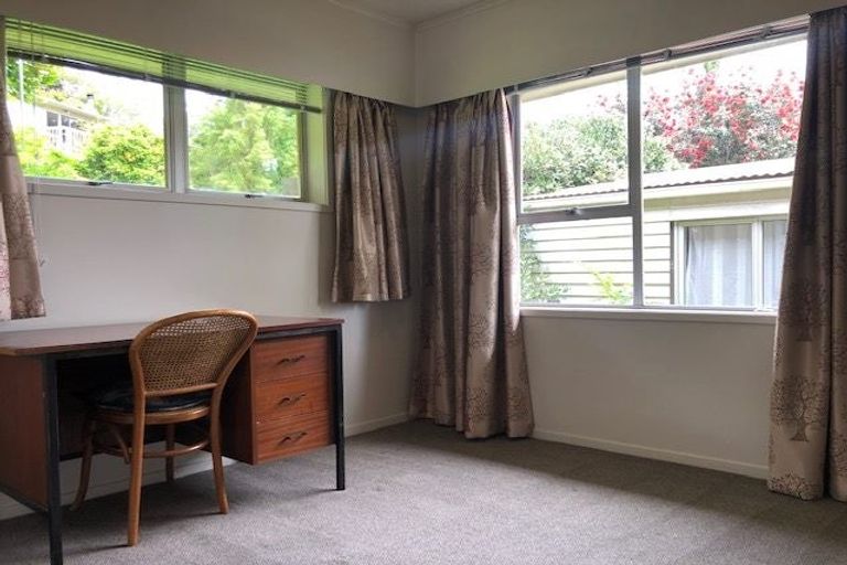 Photo of property in 1/7 Downing Street, Glenfield, Auckland, 0629