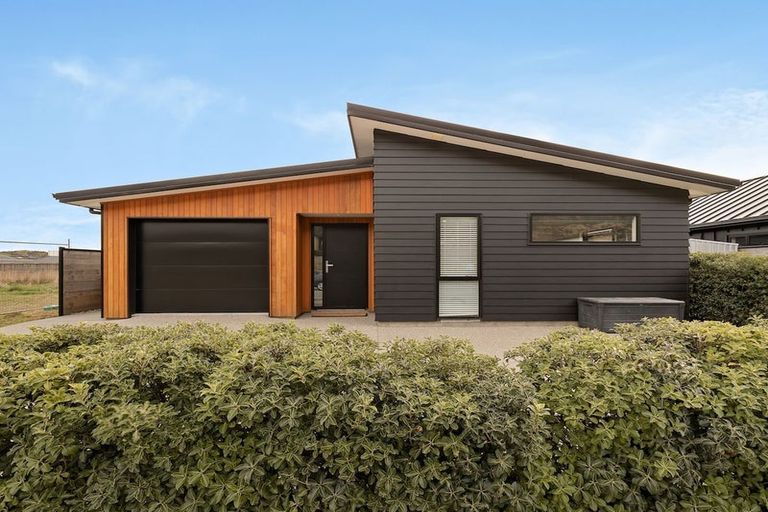 Photo of property in 13 Wheat Street, Jacks Point, Queenstown, 9371