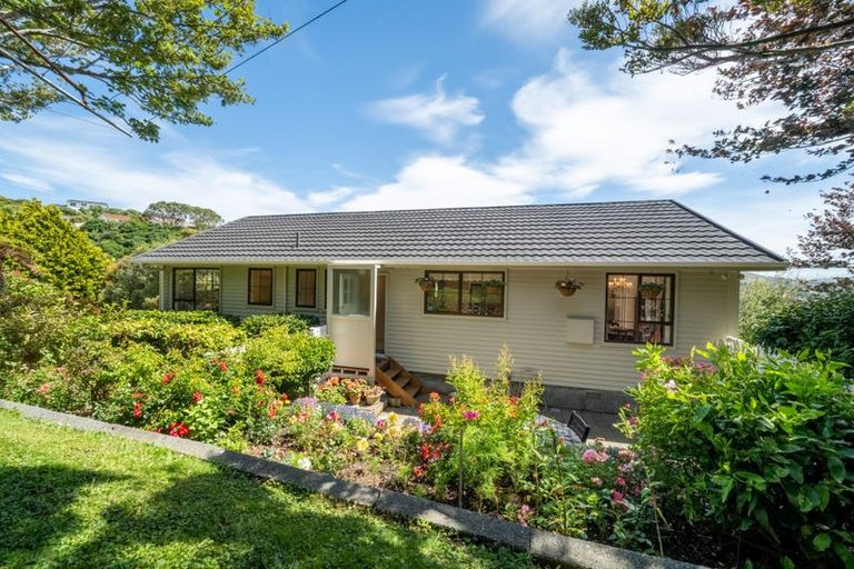 Photo of property in 8 Makatote Grove, Churton Park, Wellington, 6037