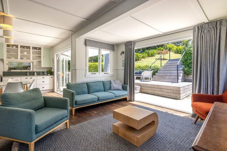 Photo of property in 70 Queens Drive, Oneroa, Waiheke Island, 1081