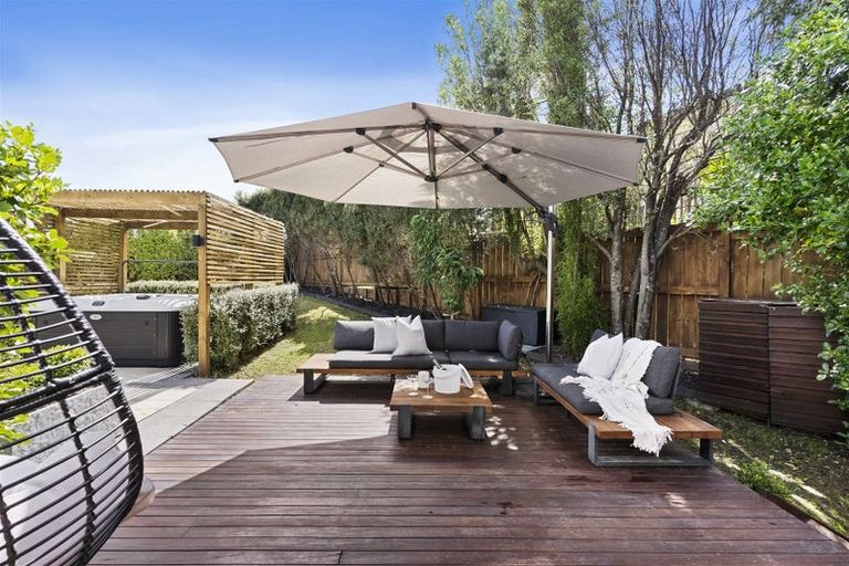 Photo of property in 14 Pahi Place, West Harbour, Auckland, 0618