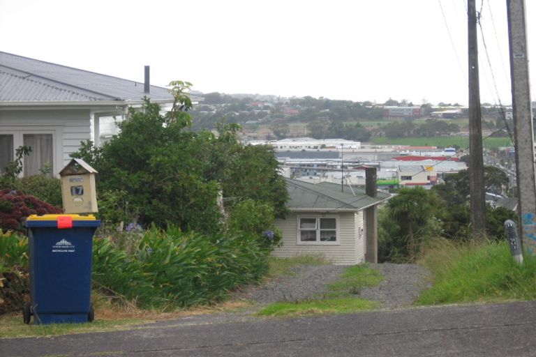 Photo of property in 17 Beatrice Avenue, Hillcrest, Auckland, 0627