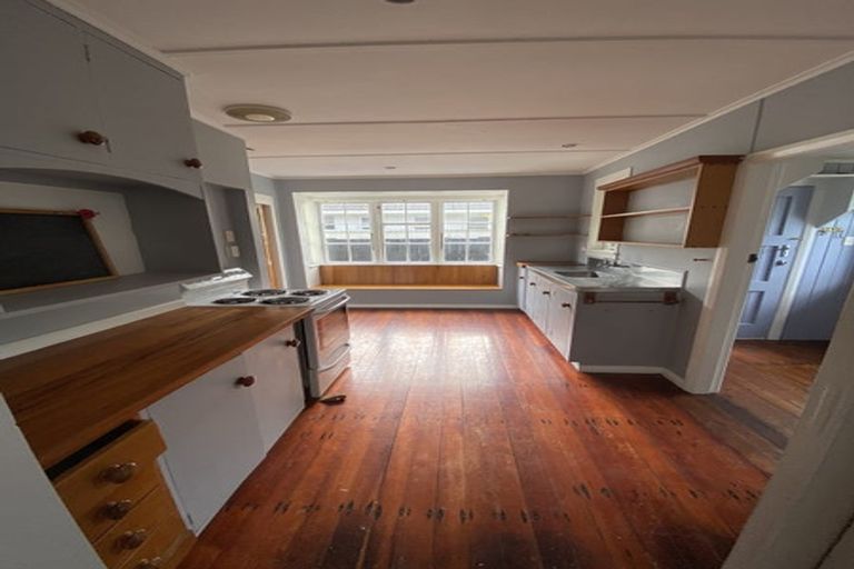 Photo of property in 654 Featherston Street, Roslyn, Palmerston North, 4414