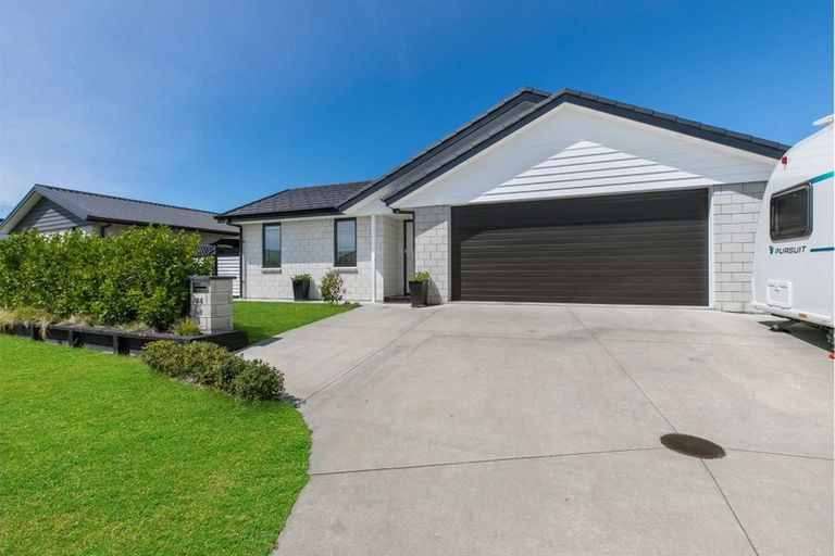 Photo of property in 24 Harding Drive, Papamoa Beach, Papamoa, 3118