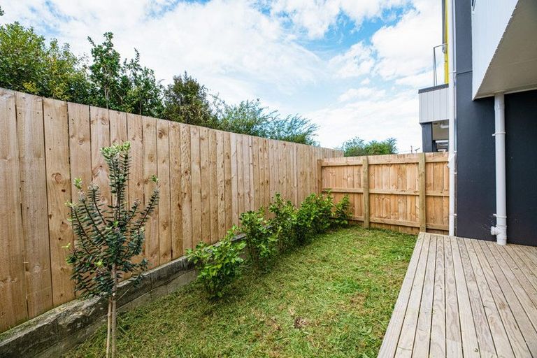 Photo of property in 4/43b Waimumu Road, Massey, Auckland, 0614