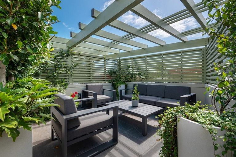 Photo of property in 1/2a Queens Parade, Devonport, Auckland, 0624