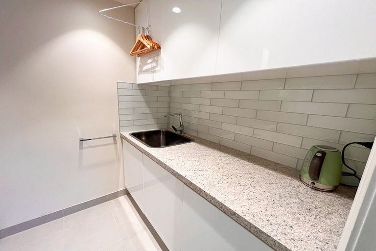 Photo of property in 5 Luxton Place, Mount Pleasant, Christchurch, 8081