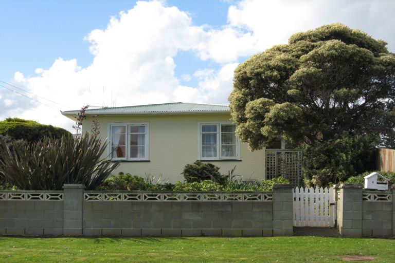 Photo of property in 4 Aotea Street, Castlecliff, Whanganui, 4501