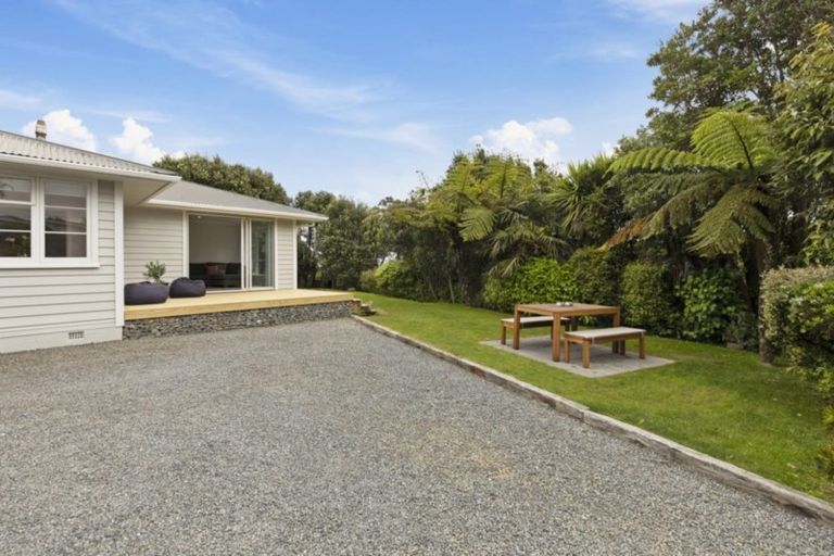 Photo of property in 46 Poto Road, Normandale, Lower Hutt, 5010