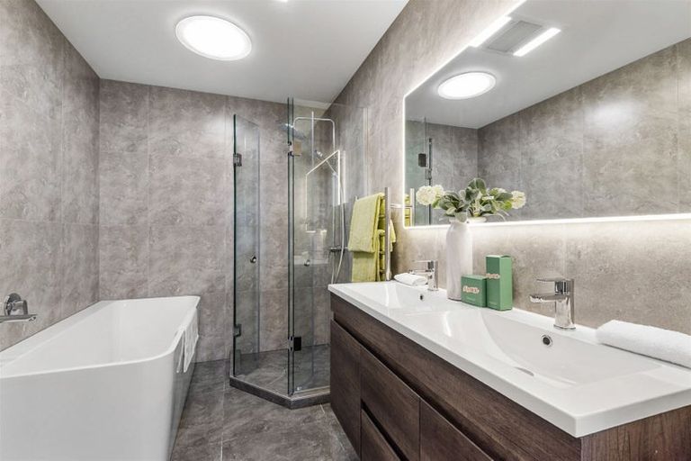 Photo of property in 2/14 Williamson Avenue, Belmont, Auckland, 0622