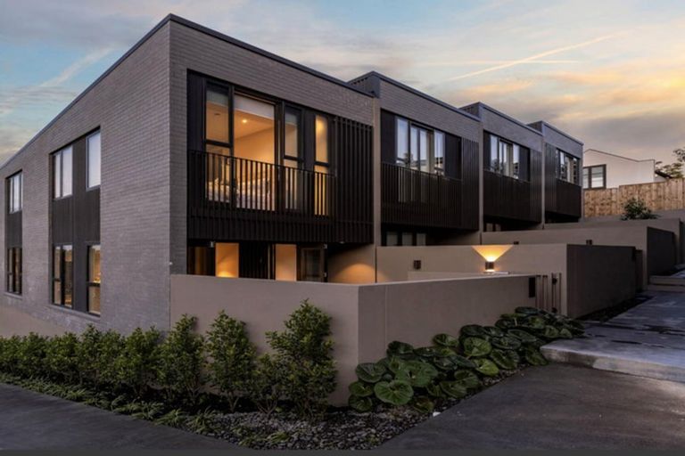 Photo of property in 32 Dudley Road, Inglewood, 4386