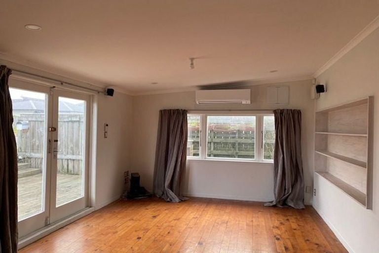 Photo of property in 21 Marine Parade South, Foxton Beach, Foxton, 4815