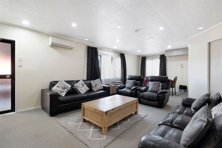 Photo of property in 45 Aldern Road, Massey, Auckland, 0614