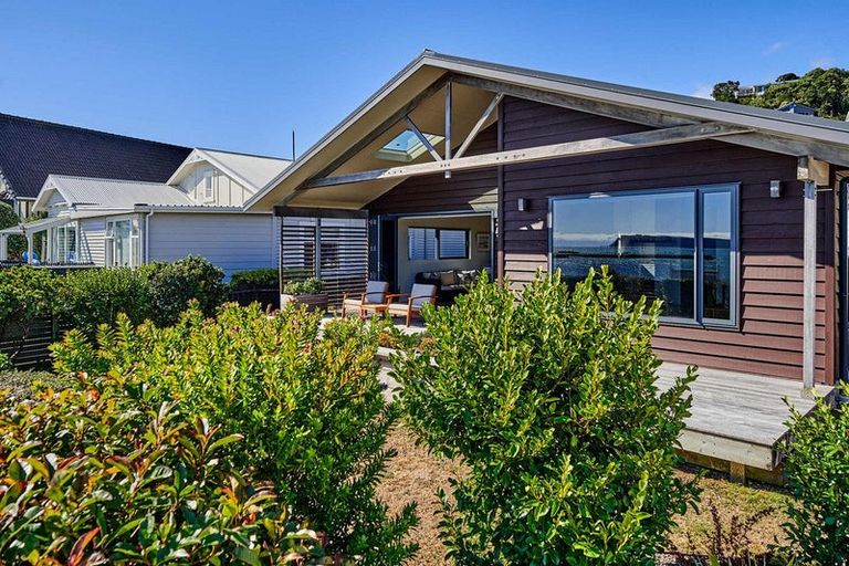 Photo of property in 43 Moana Road, Plimmerton, Porirua, 5026