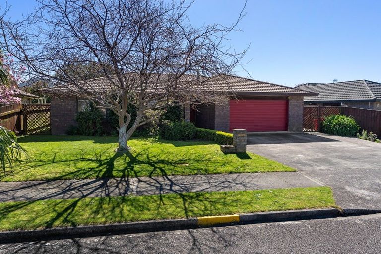 Photo of property in 19 Hadleigh Court, Paraparaumu, 5032