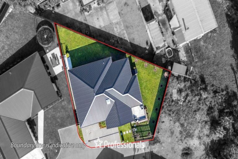 Photo of property in 5 Nikau Lane, Timberlea, Upper Hutt, 5018