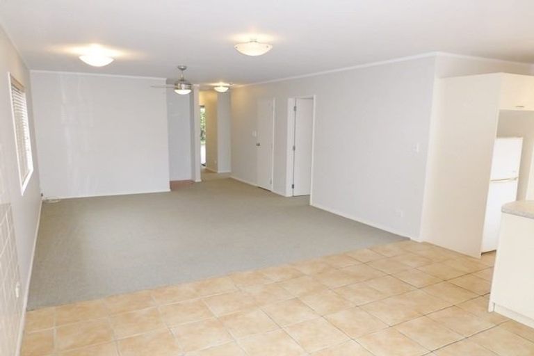 Photo of property in 11b Ross Crescent, Orewa, 0931
