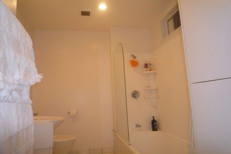 Photo of property in Terrace Garden Apartments, 5e/120 The Terrace, Wellington Central, Wellington, 6011