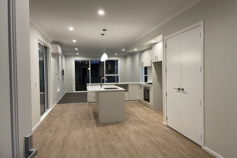 Photo of property in 16 Koreke Close, Kenepuru, Porirua, 5022